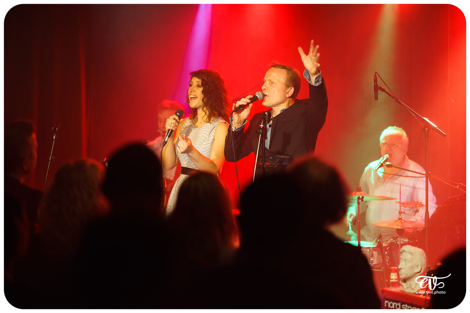 SERGE, ELEGANCE ACOUSTIQUE